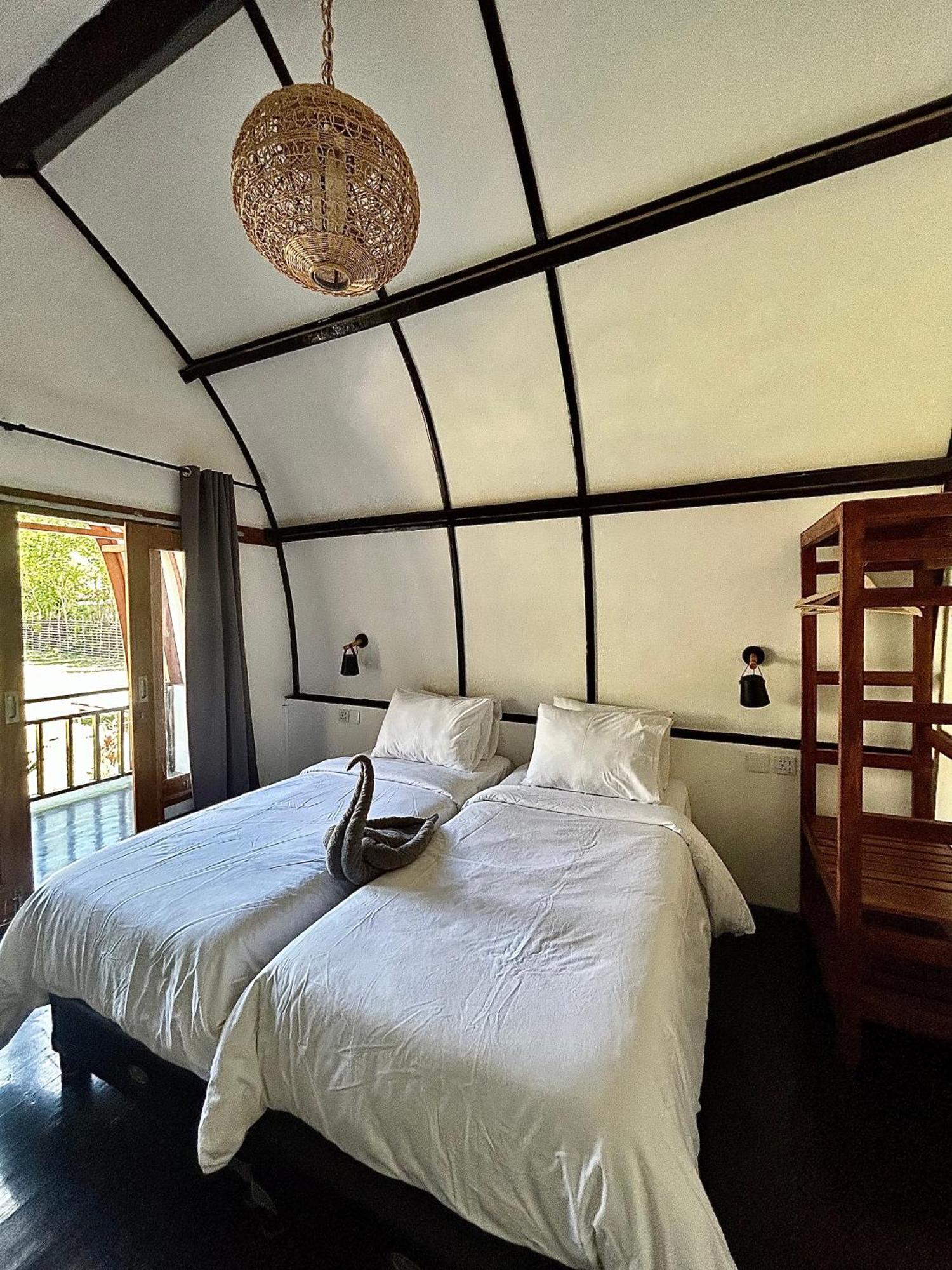 Damai Bungalows Maluk Luaran gambar