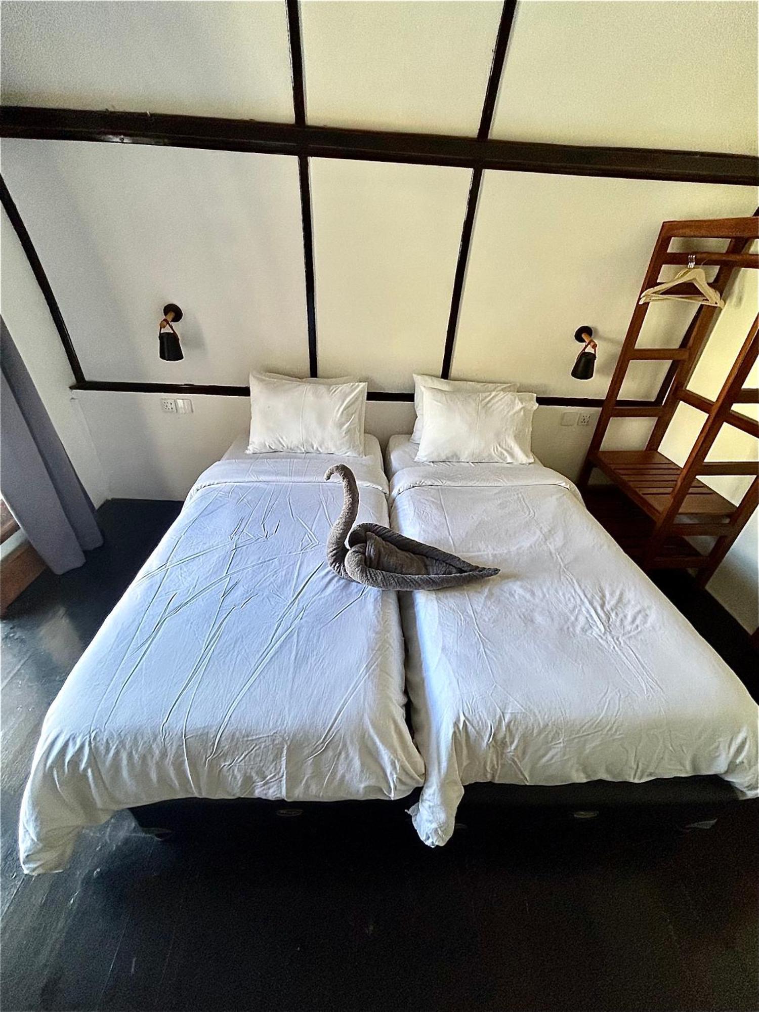 Damai Bungalows Maluk Luaran gambar