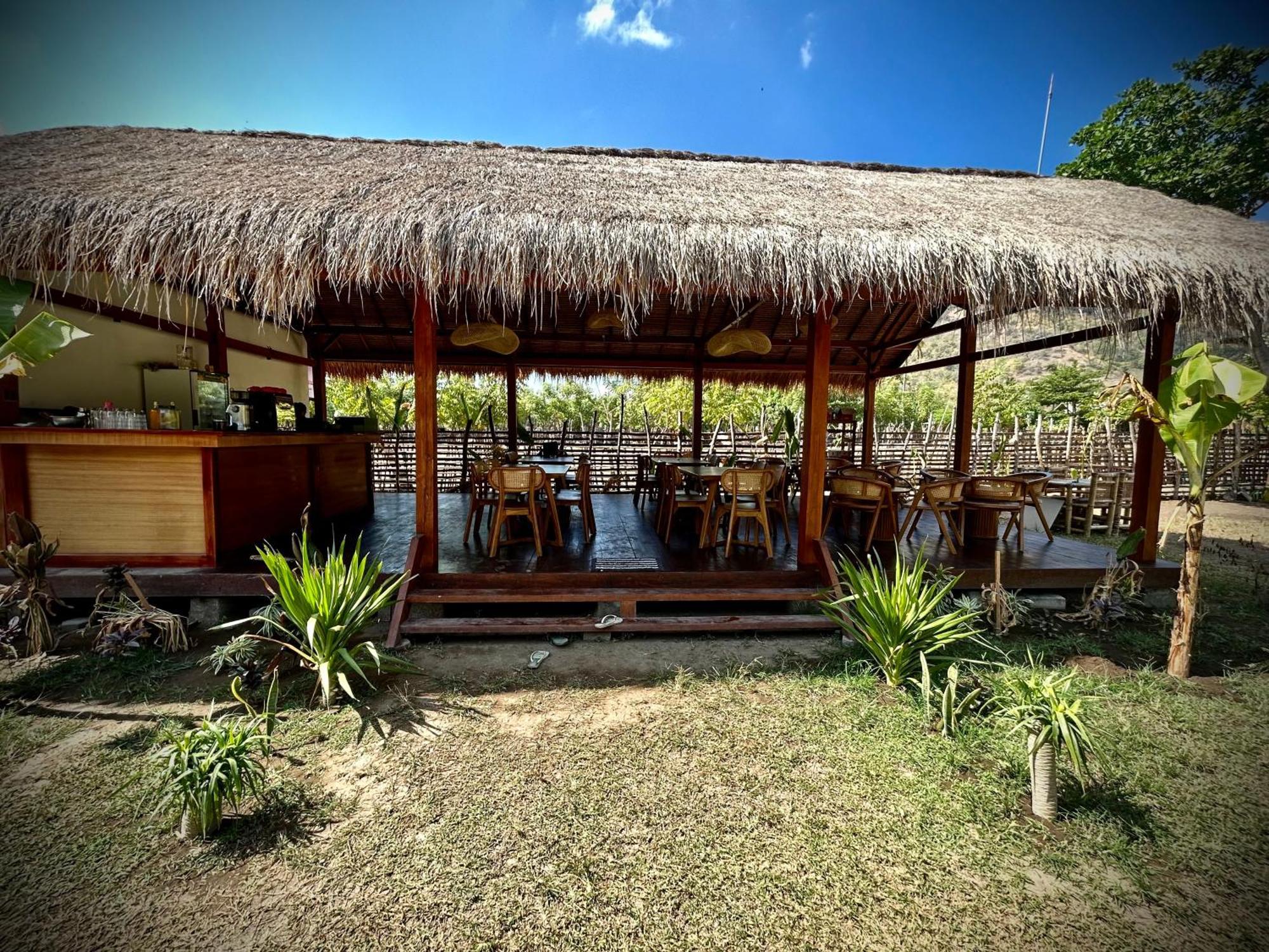Damai Bungalows Maluk Luaran gambar