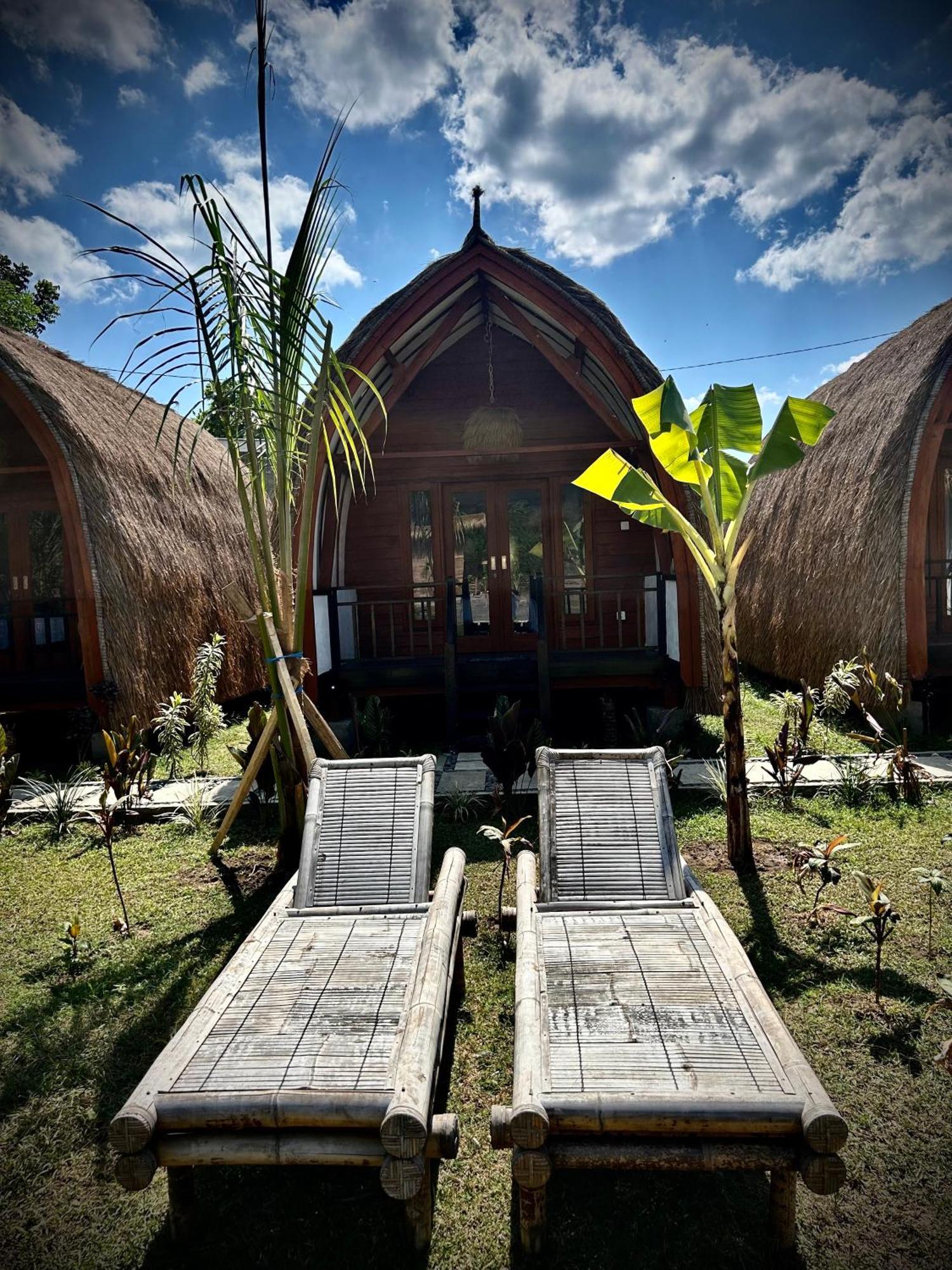 Damai Bungalows Maluk Luaran gambar