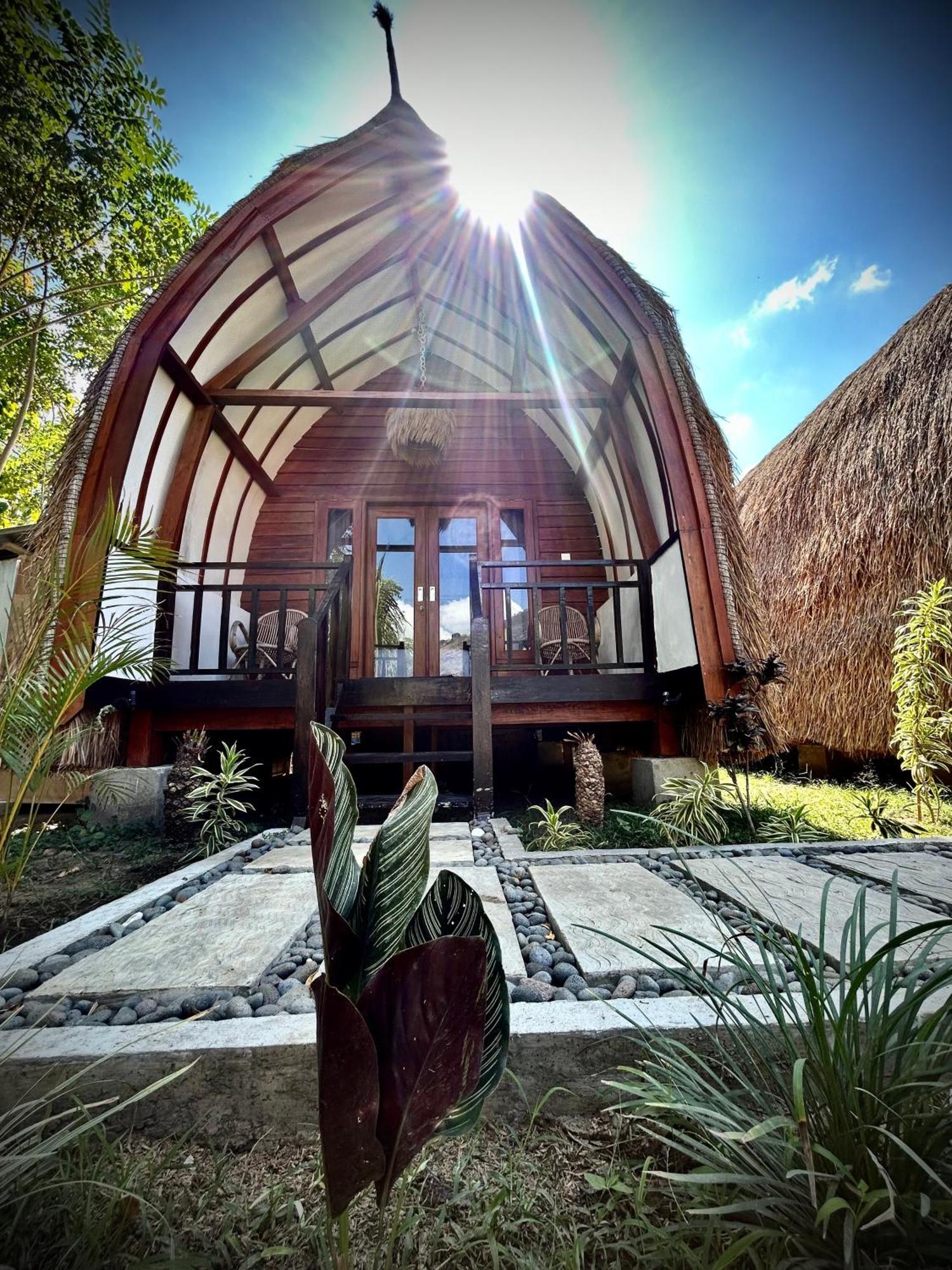 Damai Bungalows Maluk Luaran gambar
